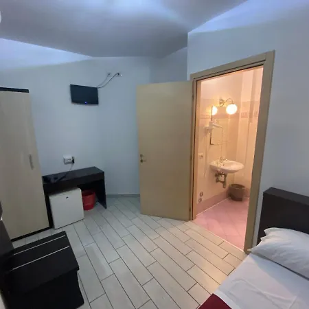 Poma Hotel ホテル
